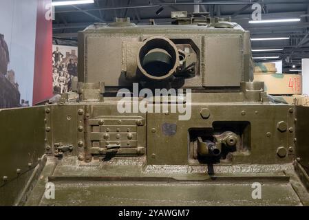 British Churchill AVRE Panzer im Bovington Tank Museum. Oktober 2024. Stockfoto