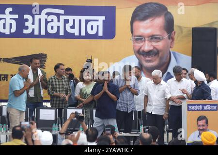 AAM Aadmi Party AAP National Convenor Arvind Kejriwal trifft am Mittwoch, den 16. Oktober 2024, bei der Veröffentlichung von Jan Seamark Abhiyan im Parteihauptsitz in Neu-Delhi ein. New Delhi Indien Copyright: XAnshumanxAkashx Stockfoto