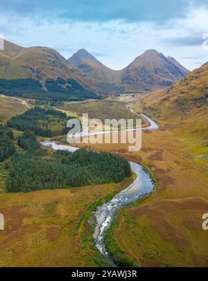 Luftaufnahme von der Drohne des River Etive in Glen Etive in Scottish Highlands, Schottland, Großbritannien Stockfoto