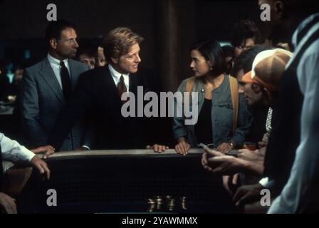 Jahr: 1993 USA Robert Redford, Demi Moore Direktor: Adrian Lyne beschränkt auf redaktionelle Verwendung. Weitere Informationen zu Einschränkungen finden Sie in der Überschrift. Foto: David James. Es ist verboten, das Foto aus dem Kontext der Werbung für den Film zu reproduzieren. Sie muss der Filmgesellschaft und/oder dem Fotografen gutgeschrieben werden, der von der Filmgesellschaft zugewiesen oder von der Filmgesellschaft autorisiert wurde/für das Set zugelassen wurde. Beschränkt auf redaktionelle Verwendung. Photo12 gewährt den vertretenen Personen keine Publizitätsrechte. Credit:Photo12/7e Art/Paramount Pictures Stockfoto