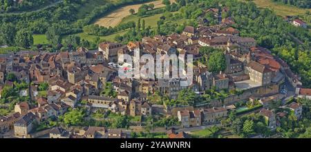 Frankreich, Département Dordogne, Belvès, Stadt, die als die schönsten Dörfer Frankreichs bezeichnet wird, aus der Vogelperspektive Stockfoto