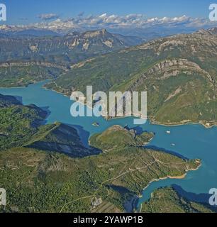 Frankreich, Departement Alpes-de-Haute-Provence und Castillon-Stausee und Chaudanne-See vor den Alpen, aus der Vogelperspektive Stockfoto