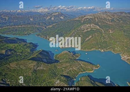 Frankreich, Departement Alpes-de-Haute-Provence und Castillon-Stausee und Chaudanne-See vor den Alpen, aus der Vogelperspektive Stockfoto