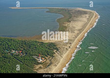 Frankreich, Departement Charente-Maritime, La Tremblade, Landzunge und Leuchtturm Coubre, aus der Vogelperspektive Stockfoto