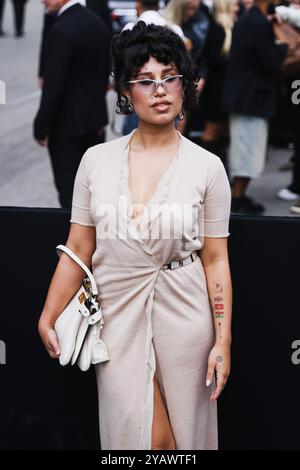 Mailand, Italien. September 2024. Raye besucht die Fendi Fashion Show während der Mailänder Damenmode Frühjahr/Sommer 2025 am 17. September 2024 in Mailand (Foto: Alessandro Bremec/NurPhoto). Quelle: NurPhoto SRL/Alamy Live News Stockfoto