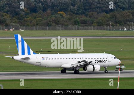 Düsseldorf, Deutschland. Oktober 2024. Ein Flugzeug von CONDOR ist am 15. Oktober 2024 am Flughafen Düsseldorf gelandet. Quelle: dpa/Alamy Live News Stockfoto