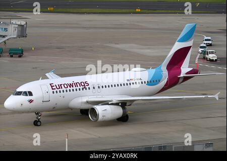 Düsseldorf, Deutschland. Oktober 2024. Ein Eurowings Airbus fährt nach der Landung am Flughafen Düsseldorf am 15. Oktober 2024 zum Terminal. Quelle: dpa/Alamy Live News Stockfoto