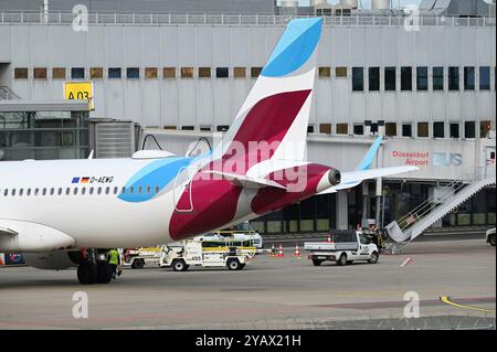 Düsseldorf, Deutschland. Oktober 2024. Ein Eurowings-Flugzeug parkt am Flughafen Düsseldorf am 15. Oktober 2024. Quelle: dpa/Alamy Live News Stockfoto