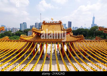 KUALA LUMPUR, MALAYSIA - 31. AUGUST 2024. Ein Blick auf den berühmten chinesischen Tempel namens Thean Hou Tempel. Das ursprüngliche Bauwerk wurde etwa 100 Jahre gebaut Stockfoto