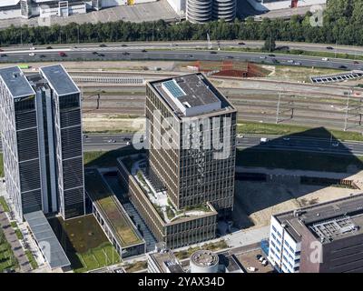 Die Europäische Arzneimittel-Agentur (EMA) in Amsterdam im Zuidas. Links, Hauptsitz des Buchhalters und Steuerberaters Ernst & Young. niederlande aus - belgien aus Stockfoto