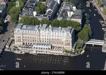 Das Amstel Hotel (offiziell InterContinental Amstel Amsterdam) ist ein Luxushotel in Amsterdam. Das Gebäude befindet sich am Professor Tulpplein 1 mit Blick auf die Amstel. Viele Berühmtheiten haben hier geschlafen, aber aufgrund der Corona covid 19-Krise ist die Auslastung derzeit niedriger als gewünscht. niederlande aus - belgien aus Stockfoto