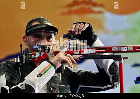 Delhi, INDIEN. Oktober 2024. Akhil Sheoran aus Indien gewann die Bronzemedaille im Finale der 50M Rifle 3 Positions Men im Finale der ISSF-Weltmeisterschaft 2024 in Delhi, INDIEN. Quelle: Ranjith Kumar/Alamy Live News. Stockfoto