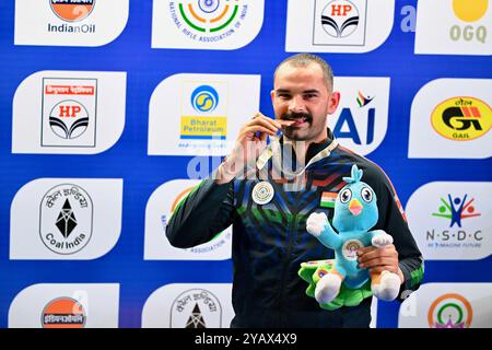 Delhi, INDIEN. Oktober 2024. Akhil Sheoran aus Indien gewann die Bronzemedaille im Finale der 50M Rifle 3 Positions Men im Finale der ISSF-Weltmeisterschaft 2024 in Delhi, INDIEN. Quelle: Ranjith Kumar/Alamy Live News. Stockfoto