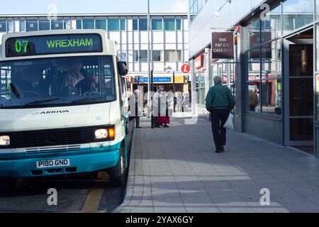 Wrexham Bus Station wurde 2003 eröffnet, North Wales, Großbritannien Stockfoto