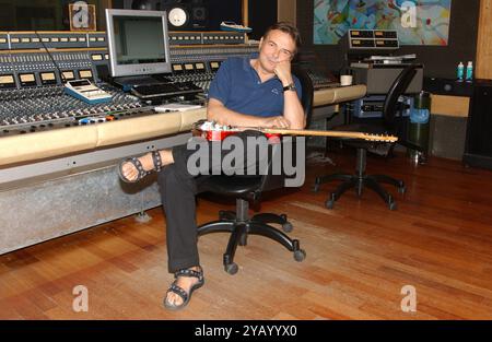 Mailand Italien 04.06.2002: Mauro Pagani, italienischer Multiinstrumentalist, Komponist und Plattenproduzent, Fotoshooting im Studio Stockfoto