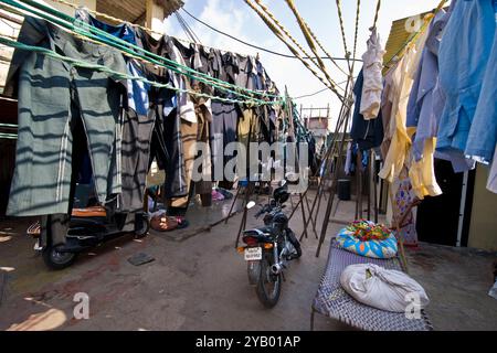 Wäscherei in Slum in der Nähe von Colaba, Mumbai, Indien Stockfoto