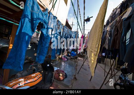 Wäscherei in Slum in der Nähe von Colaba, Mumbai, Indien Stockfoto