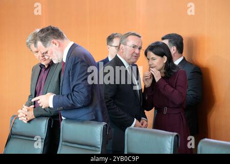 Auftaktbilder, Kabinettssitzung der Bundesregierung Auftaktbilder, Kabinettssitzung der Bundesregierung. Kanzleramtsminister Schmidt Bundesverteidigungsminister Pistorius Vizekanzler Habeck Bundesaußenministerin Baerbock Berlin Berlin Deutschland *** Eröffnungsbilder, Kabinettssitzung der Bundesregierung Eröffnungsbilder, Kabinettssitzung des Bundeskanzleramtsministers Schmidt Bundesverteidigungsminister Pistorius Vizekanzler Habeck Bundesaußenminister Baerbock Berlin Berlin GER Stockfoto