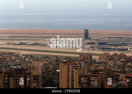 Beirut, Beirut, Libanon. Oktober 2024. UNTERTITELKORREKTUR. Ein georgisches Flugzeug landet auf dem Beirut International Airport, um Ausländer zu evakuieren, die noch immer im Libanon festsitzen. Die US-Botschaft im Libanon hat die amerikanischen Bürger gewarnt, das Land dringend zu verlassen. Die Botschaft erklärte, dass die zusätzlichen Flüge vom Flughafen Beirut nicht lange dauern werden (Credit Image: © Marwan Naamani/ZUMA Press Wire) NUR REDAKTIONELLE NUTZUNG! Nicht für kommerzielle ZWECKE! Stockfoto