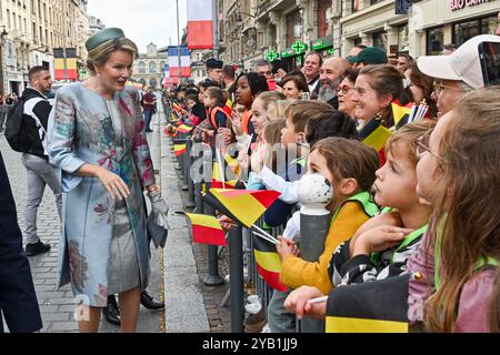 Lille, Frankreich. Oktober 2024. Königin Mathilde von Belgien und während eines „Bain de foule“ am Place de la Republique in Lille am Mittwoch, 16. Oktober 2024. Das belgische Königspaar ist auf einem dreitägigen Besuch in Frankreich. BELGA FOTOPOOL FREDERIC ANDRIEU Credit: Belga Nachrichtenagentur/Alamy Live News Stockfoto