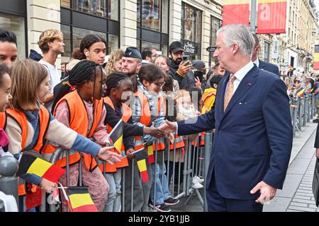 Lille, Frankreich. Oktober 2024. König Philippe - Filip von Belgien, dargestellt während eines „Bain de foule“ am Place de la Republique in Lille, Mittwoch, den 16. Oktober 2024. Das belgische Königspaar ist auf einem dreitägigen Besuch in Frankreich. BELGA FOTOPOOL FREDERIC ANDRIEU Credit: Belga Nachrichtenagentur/Alamy Live News Stockfoto