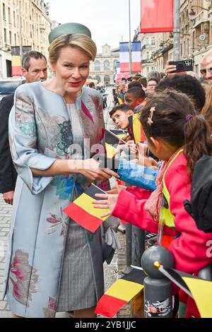 Lille, Frankreich. Oktober 2024. Königin Mathilde von Belgien und während eines „Bain de foule“ am Place de la Republique in Lille am Mittwoch, 16. Oktober 2024. Das belgische Königspaar ist auf einem dreitägigen Besuch in Frankreich. BELGA FOTOPOOL FREDERIC ANDRIEU Credit: Belga Nachrichtenagentur/Alamy Live News Stockfoto