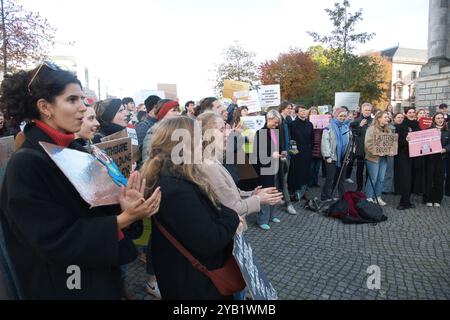 Berlin, Deutschland. Oktober 2024. Psychologiestudenten demonstrieren für bessere Finanzierung psychotherapeutischer Ausbildung. Quelle: Paul Zinken/dpa/Alamy Live News Stockfoto