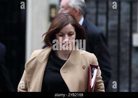 London, Großbritannien. Oktober 2024. Bridget Phillipson, Staatssekretär für Bildung und Ministerin für Frauen und Gleichstellung, verlässt die Downing Street Nr. 10 nach der Kabinettssitzung. Stockfoto