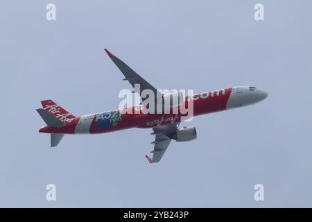 Chiangmai, Thailand - 25. Juli 2024: HS-EAA Airbus A321-100 von Thai AirAsia. Fahren Sie vom Flughafen Chiangmai nach Phuket. Stockfoto