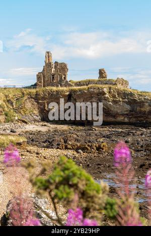 Die Ruinen von Newark Castle auf dem Fife Coastal Path in der Nähe von St Monans Fife Schottland Stockfoto