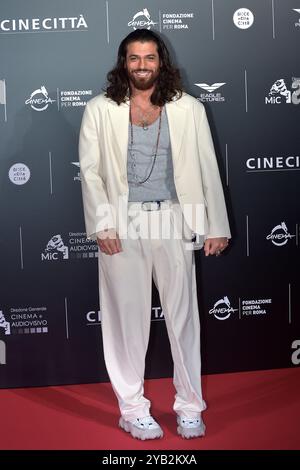 Rom, Italien. Oktober 2024. CAN Yaman besucht den Megalopolis Pre-Opening Red Teppich des 19. Rom Film Festivals und 22. Alice Nella Citta' in Cinecitta Studios. Rom (Italien), 14. Oktober 2024. Quelle: dpa/Alamy Live News Stockfoto