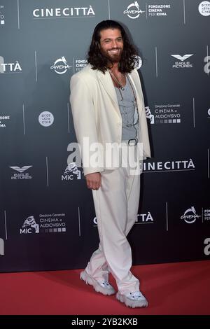Rom, Italien. Oktober 2024. CAN Yaman besucht den Megalopolis Pre-Opening Red Teppich des 19. Rom Film Festivals und 22. Alice Nella Citta' in Cinecitta Studios. Rom (Italien), 14. Oktober 2024. Quelle: dpa/Alamy Live News Stockfoto