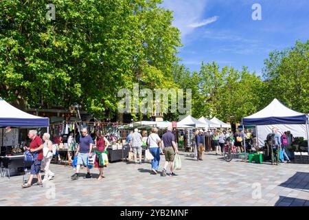 Salisbury Market and Market Stände außerhalb des Marktplatzes Guildhall Square Salisbury UK Salisbury Wiltshire England UK GB Europa Stockfoto