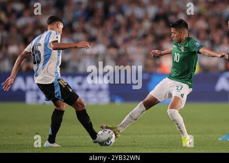 Die argentinische Fußballnationalmannschaft erzielte am 15. Oktober 2024 im Monumental-Stadion in Buenos Aires einen atemberaubenden 6-0-Sieg über Bolivien während der 10. Runde der Südamerika-WM-Qualifikation. Lionel Messi erzielte drei Tore und stellte zwei Assists zur Verfügung, was Argentinien zu 22 Punkten führte und sich den Platz an der Spitze der Tabelle sicherte. Tore von Lautaro Martínez, Julián Álvarez und Thiago Almada komplettierten die dominante Leistung, die Boliviens Siegesserie von drei Spielen beendete. (Foto: UNAR Photo/SIPA USA) Stockfoto