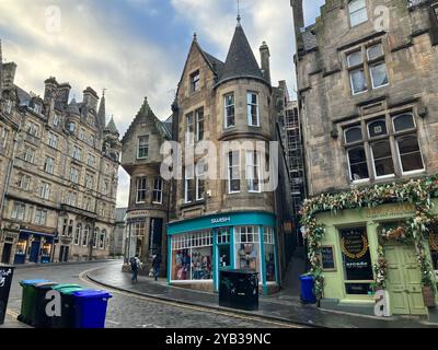 Ich schaue auf die Cockburn Street. Edinburgh, Schottland, Vereinigtes Königreich. März 2024. Stockfoto