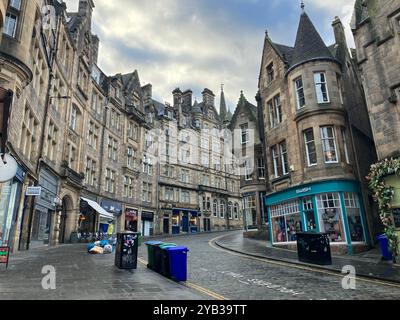 Ich schaue auf die Cockburn Street. Edinburgh, Schottland, Vereinigtes Königreich. März 2024. Stockfoto