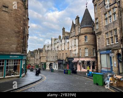 Blick auf die Cockburn Street. Edinburgh, Schottland, Vereinigtes Königreich. März 2024. Stockfoto