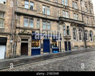 Das Scotsman's Lounge Pub in der Cockburn Street. Edinburgh, Schottland, Vereinigtes Königreich. März 2024. Stockfoto