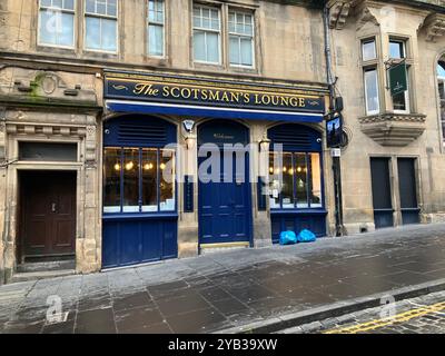 Das Scotsman's Lounge Pub in der Cockburn Street. Edinburgh, Schottland, Vereinigtes Königreich. März 2024. Stockfoto