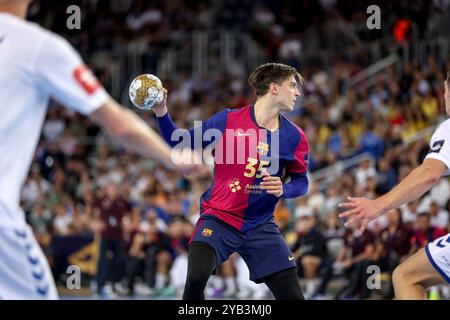 Zagreb, Kroatien. Oktober 2024. Domen Makuc von Barca in Aktion während des 5. Runde-Spiels der EHF Champions League Gruppe B zwischen dem HC Zagreb und Barca am 16. Oktober 2024 in Zagreb, Kroatien. Foto: Igor Kralj/PIXSELL Credit: Pixsell/Alamy Live News Stockfoto