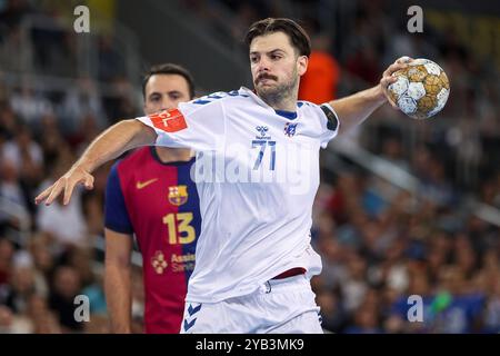 Zagreb, Kroatien. Oktober 2024. Filip Glavas vom HC Zagreb schießt während des fünften Runde-Spiels der EHF Champions League Gruppe B zwischen dem HC Zagreb und Barca am 16. Oktober 2024 in Zagreb, Kroatien. Foto: Igor Kralj/PIXSELL Credit: Pixsell/Alamy Live News Stockfoto