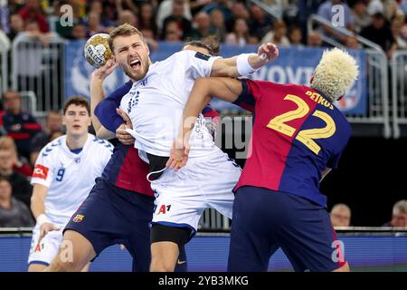 Zagreb, Kroatien. Oktober 2024. Ihar Bialiauski vom HC Zagreb schießt während des fünften Runde-Spiels der EHF Champions League Gruppe B zwischen dem HC Zagreb und Barca am 16. Oktober 2024 in Zagreb, Kroatien. Foto: Igor Kralj/PIXSELL Credit: Pixsell/Alamy Live News Stockfoto