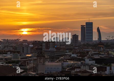 Ein Bild vom CityLife-Viertel bei Sonnenuntergang. Stockfoto