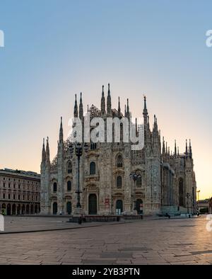 Ein Bild des Duomo di Mailand oder der Mailänder Kathedrale bei Sonnenaufgang. Stockfoto