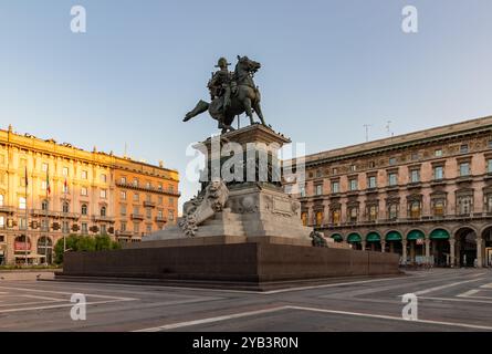 Ein Bild der Vittorio Emanuele II Statue bei Sonnenaufgang. Stockfoto