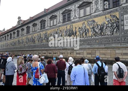 Dresden, Deutschland- 30. August 2024: Touristen im Zentrum der Stadt Dresden. Stockfoto