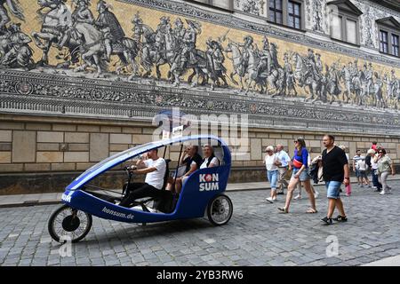 Dresden, Deutschland- 30. August 2024: Touristen im Zentrum der Stadt Dresden. Stockfoto