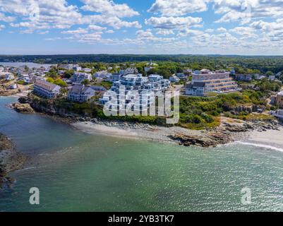 Atlantikviertel aus der Vogelperspektive entlang der Küste in der Nähe von Nantasket Beach im historischen Stadtzentrum von Hull, Massachusetts MA, USA. Stockfoto