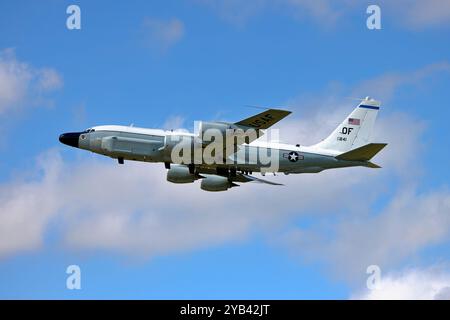 Eine US Air Force Boeing RC-135V Rivet Joint, 64-14841- OF, 55th Wing, 95th RS, bei der 2024 RAF Fairford, Royal International Air Tattoo, England, UK Stockfoto