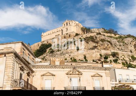 Blick auf die alte Kirche San Matteo in Scicli, Provinz Ragusa, Ostsizilien Stockfoto